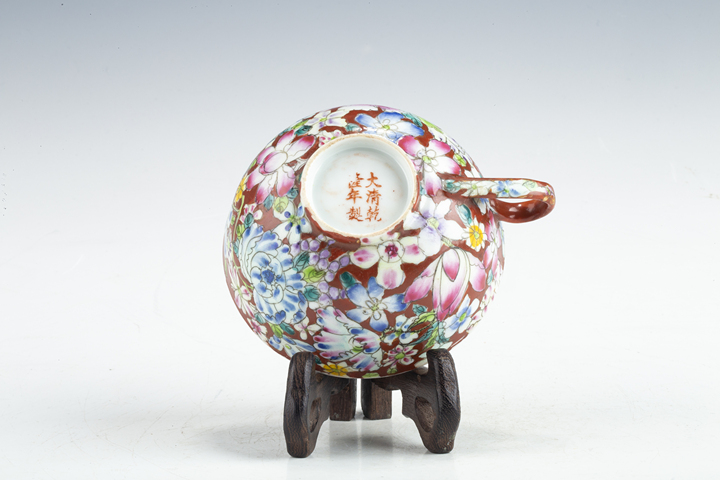 古玩陶瓷民國·紅地粉彩百花不落地紋把杯真品鑒賞圖