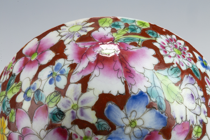 古玩陶瓷民國·紅地粉彩百花不落地紋把杯真品鑒賞圖