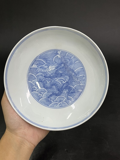 古玩陶瓷清乾隆 青花海水龍紋盤真品鑒賞圖
