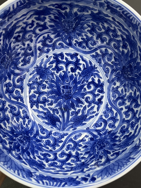 古玩陶瓷清康熙 青花纏枝荷花紋碗真品鑒賞圖