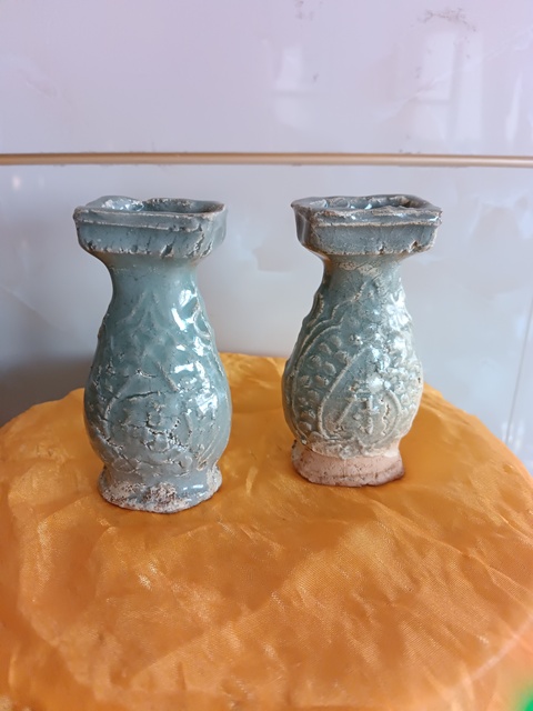 古玩陶瓷元代末龍泉青瓷福壽紋瓶拍賣，當前價格1980元