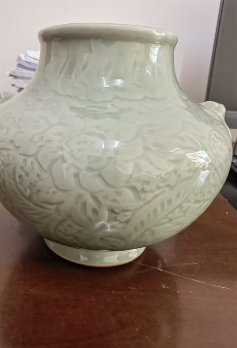 古玩陶瓷青釉暗刻花卉雙耳尊真品鑒賞圖