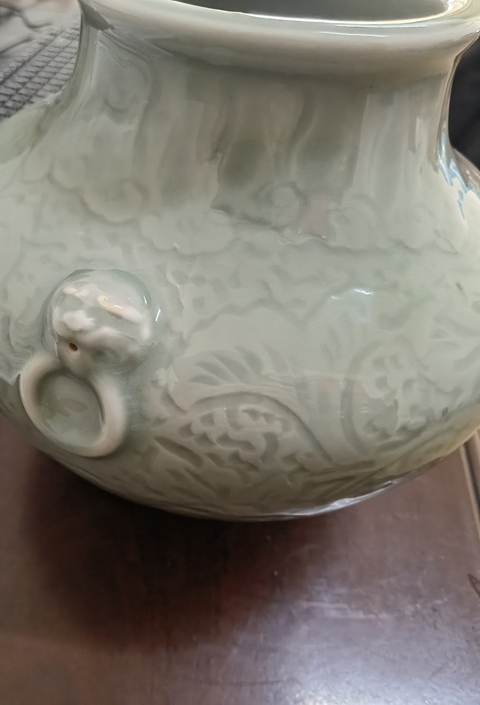 古玩陶瓷青釉暗刻花卉雙耳尊真品鑒賞圖