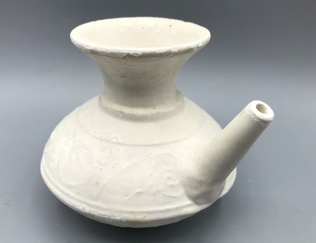 古玩陶瓷宋元時期德化窯白釉軍持真品鑒賞圖