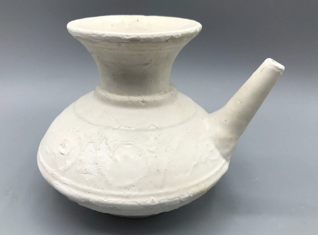 古玩陶瓷宋元時期德化窯白釉軍持真品鑒賞圖