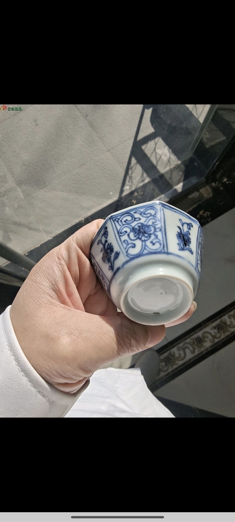 古玩陶瓷清康熙青花纏枝花卉紋八方杯真品鑒賞圖