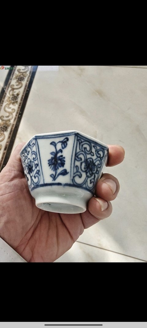 古玩陶瓷清康熙青花纏枝花卉紋八方杯真品鑒賞圖