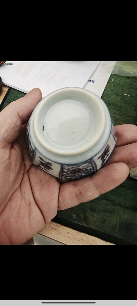 古玩陶瓷清康熙青花纏枝花卉紋八方杯真品鑒賞圖