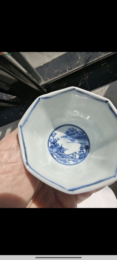 古玩陶瓷清康熙青花纏枝花卉紋八方杯真品鑒賞圖