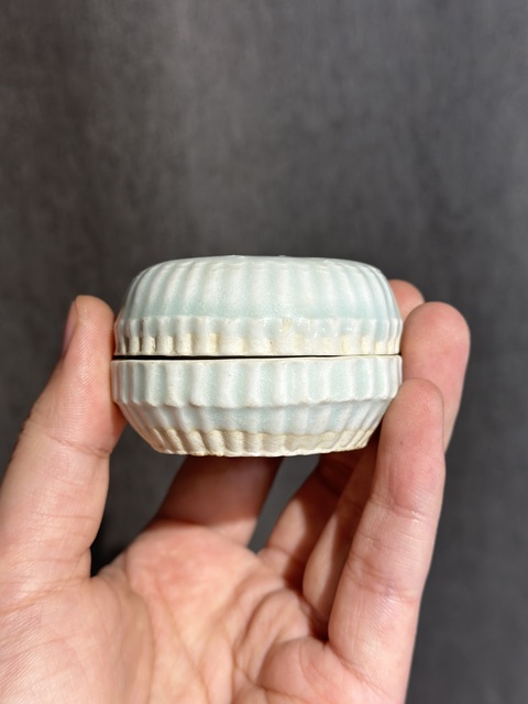 古玩陶瓷青白釉香盒真品鑒賞圖