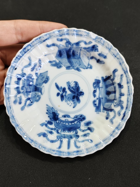 古玩陶瓷青花博古清供紋碟真品鑒賞圖