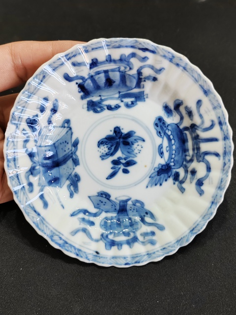 古玩陶瓷青花博古清供紋碟真品鑒賞圖