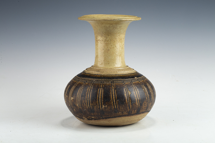 古玩陶瓷宋代·褐釉瓜棱撇口瓶 真品鑒賞圖