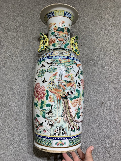 古玩陶瓷粉彩花鳥博古紋雙耳瓶真品鑒賞圖