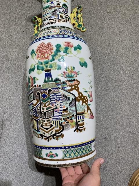 古玩陶瓷粉彩花鳥博古紋雙耳瓶真品鑒賞圖