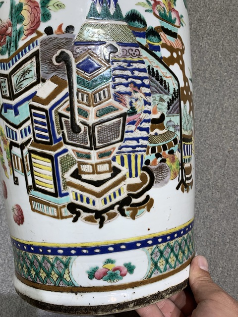 古玩陶瓷粉彩花鳥博古紋雙耳瓶真品鑒賞圖