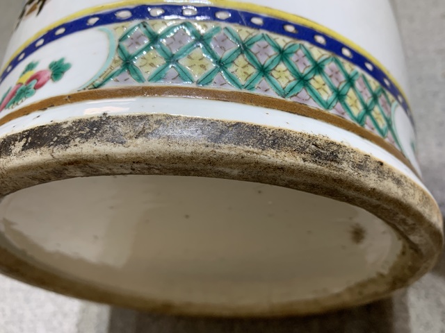 古玩陶瓷粉彩花鳥博古紋雙耳瓶真品鑒賞圖