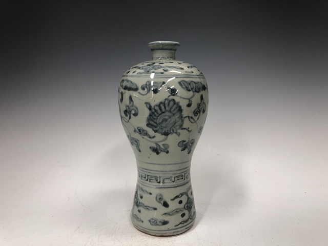 古玩陶瓷明嘉靖·青花纏枝花卉紋梅瓶 真品鑒賞圖