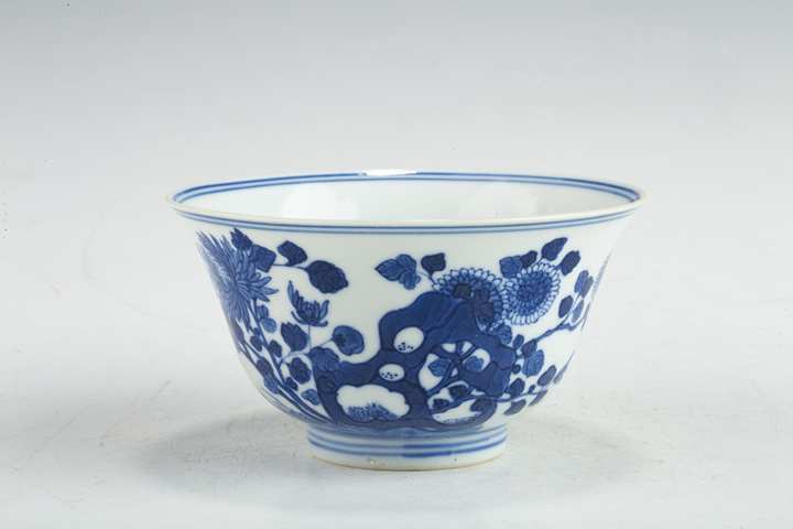 古玩陶瓷光緒·青花洞石花蝶紋茶碗（官）真品鑒賞圖