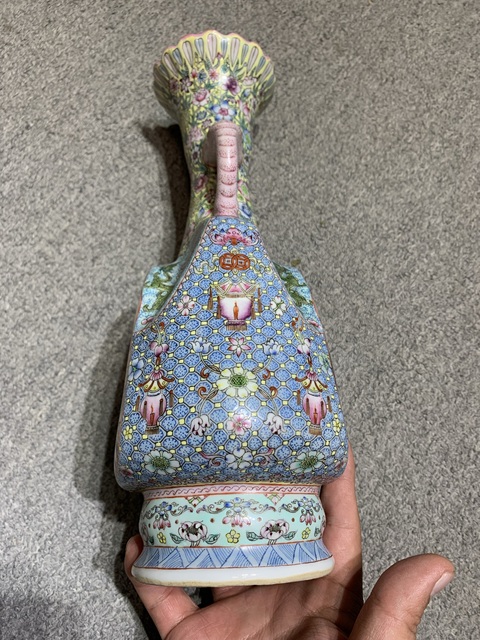 古玩陶瓷重工粉彩花鳥紋雙耳瓶真品鑒賞圖