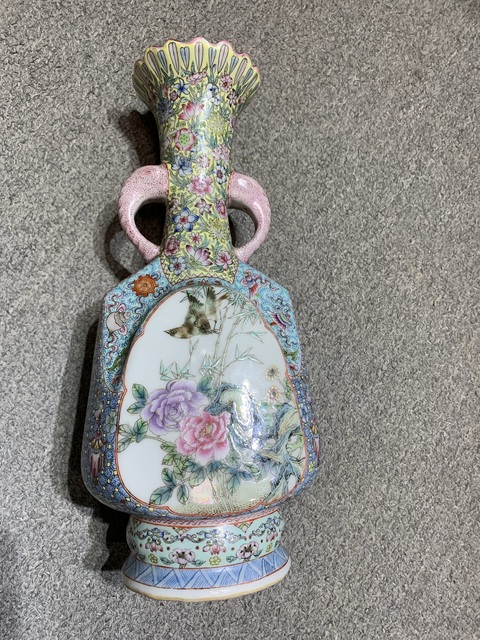古玩陶瓷重工粉彩花鳥紋雙耳瓶真品鑒賞圖