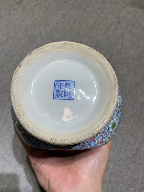古玩陶瓷重工粉彩花鳥紋雙耳瓶真品鑒賞圖