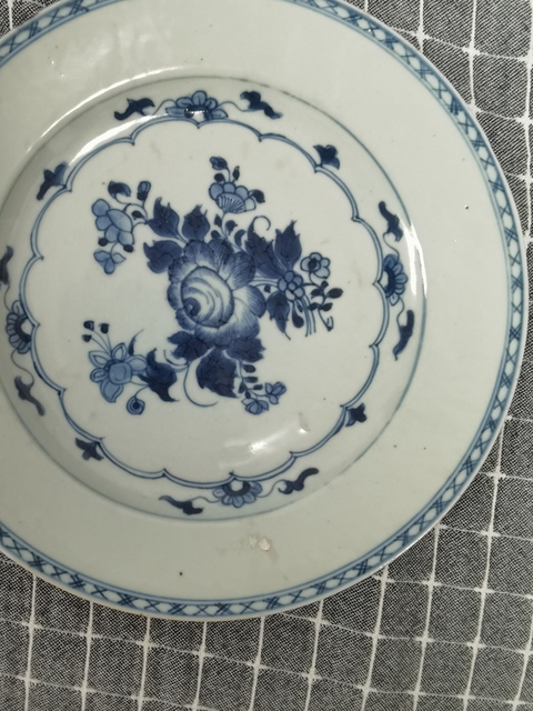 古玩陶瓷乾隆外銷風格青花花卉盤真品鑒賞圖