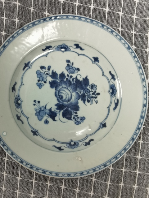 古玩陶瓷乾隆外銷風格青花花卉盤真品鑒賞圖