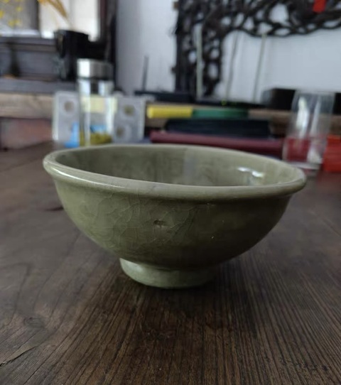 古玩陶瓷龍泉青瓷花卉紋碗真品鑒賞圖