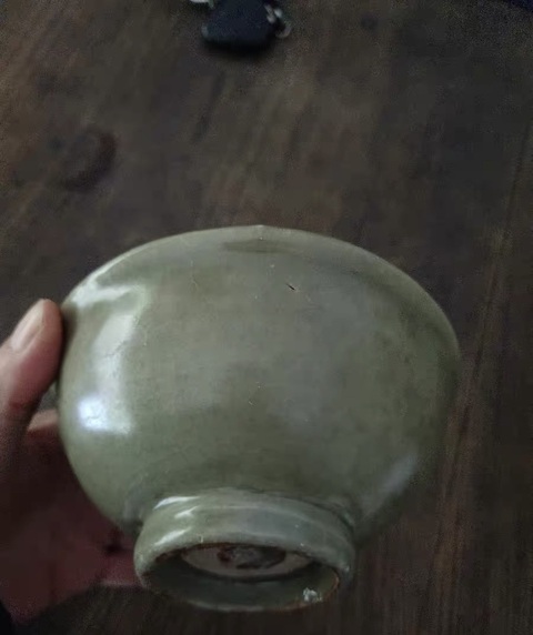 古玩陶瓷龍泉青瓷花卉紋碗真品鑒賞圖