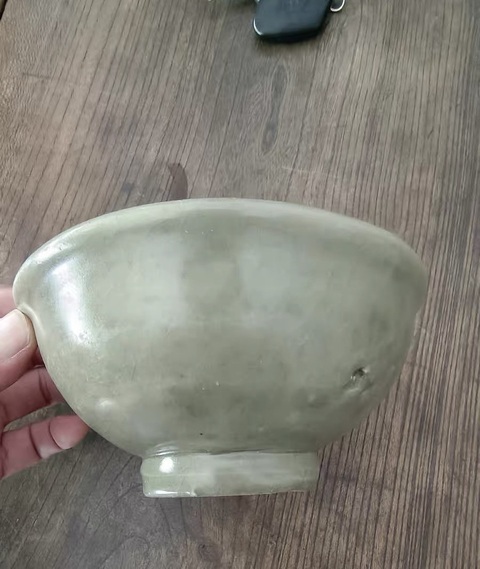 古玩陶瓷龍泉青瓷花卉紋碗真品鑒賞圖