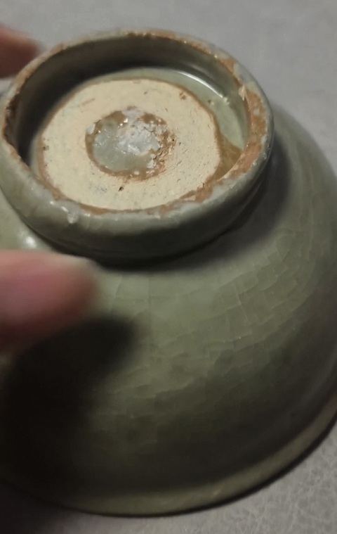 古玩陶瓷龍泉青瓷花卉紋碗真品鑒賞圖