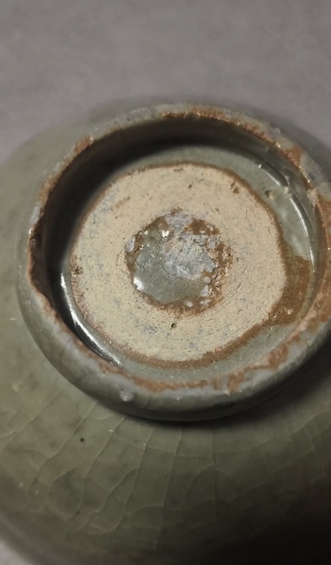 古玩陶瓷龍泉青瓷花卉紋碗真品鑒賞圖