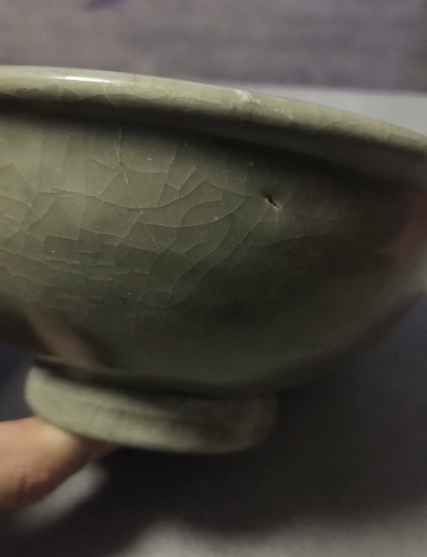 古玩陶瓷龍泉青瓷花卉紋碗真品鑒賞圖