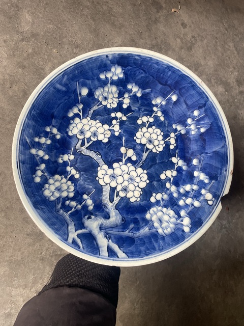 古玩陶瓷青花冰梅紋大盤真品鑒賞圖