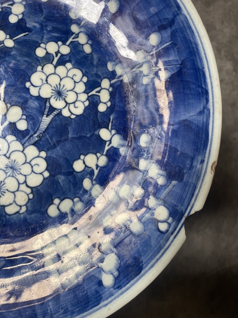古玩陶瓷青花冰梅紋大盤真品鑒賞圖