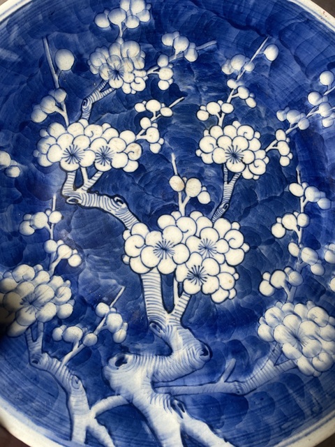古玩陶瓷青花冰梅紋大盤真品鑒賞圖