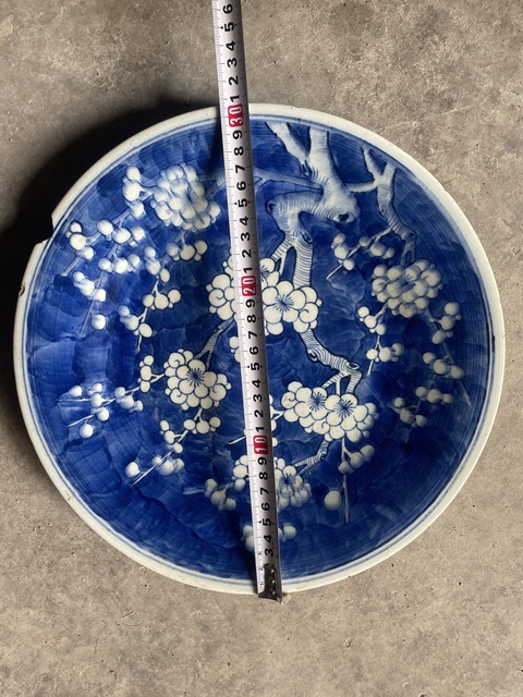 古玩陶瓷青花冰梅紋大盤真品鑒賞圖