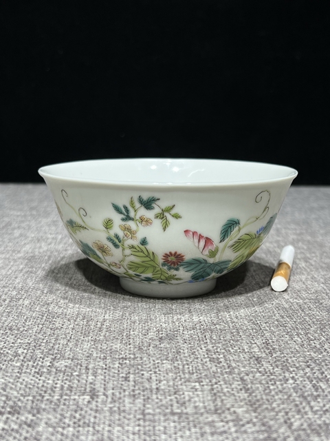 古玩陶瓷粉彩花卉紋碗真品鑒賞圖