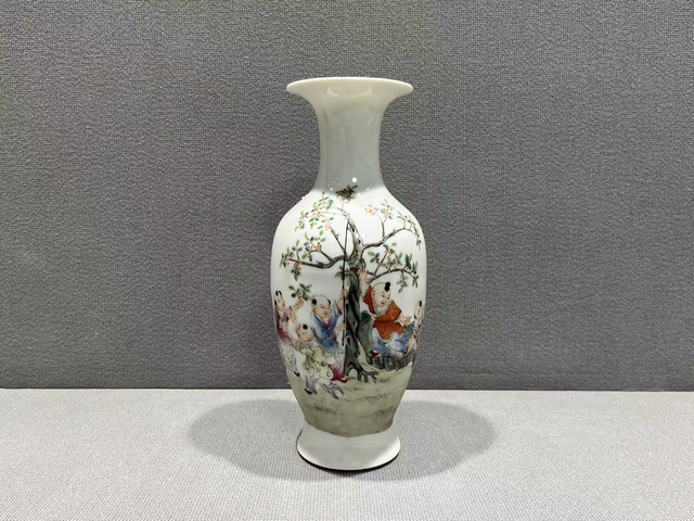 古玩陶瓷民國·粉彩嬰戲紋觀音瓶真品鑒賞圖