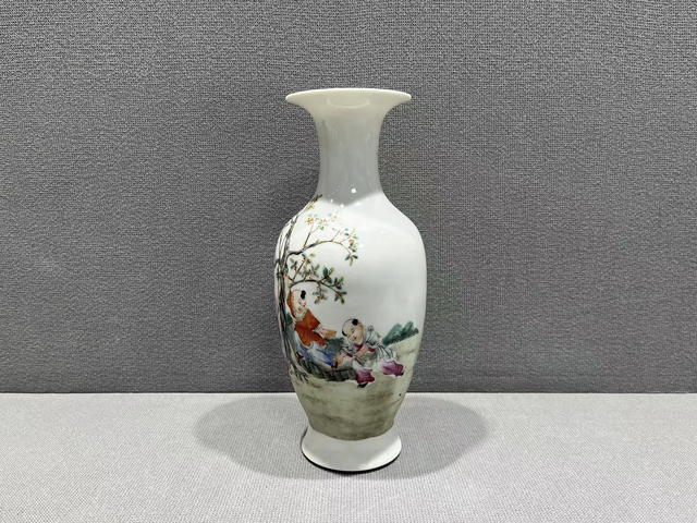 古玩陶瓷民國·粉彩嬰戲紋觀音瓶真品鑒賞圖