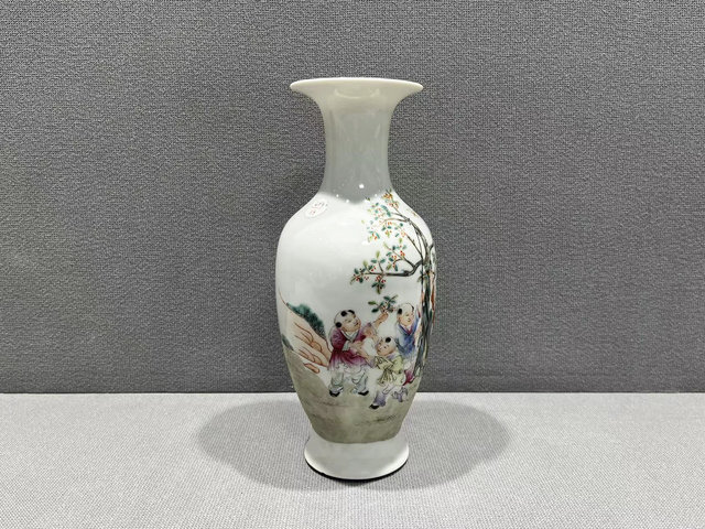 古玩陶瓷民國·粉彩嬰戲紋觀音瓶真品鑒賞圖