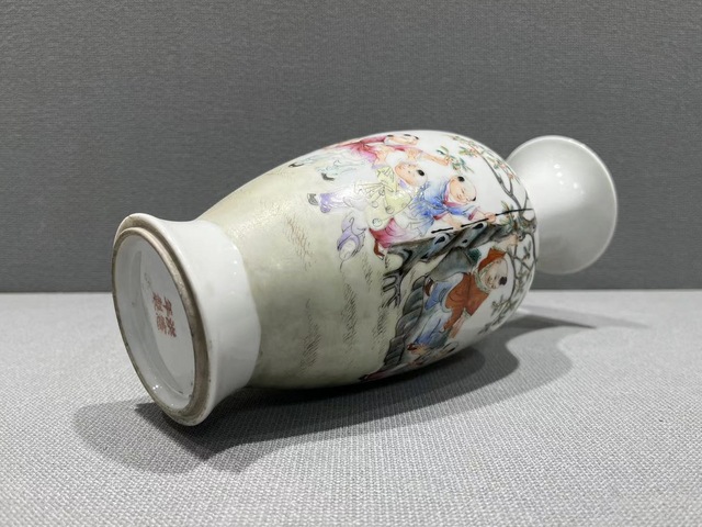 古玩陶瓷民國·粉彩嬰戲紋觀音瓶真品鑒賞圖