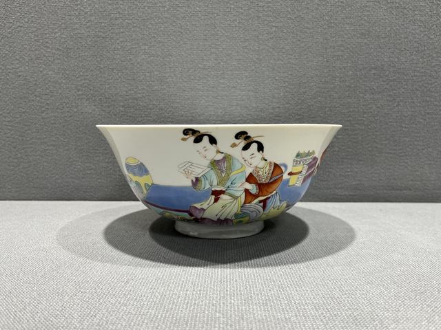 古玩陶瓷民國·“雍正年制”藍料粉彩人物紋大碗真品鑒賞圖