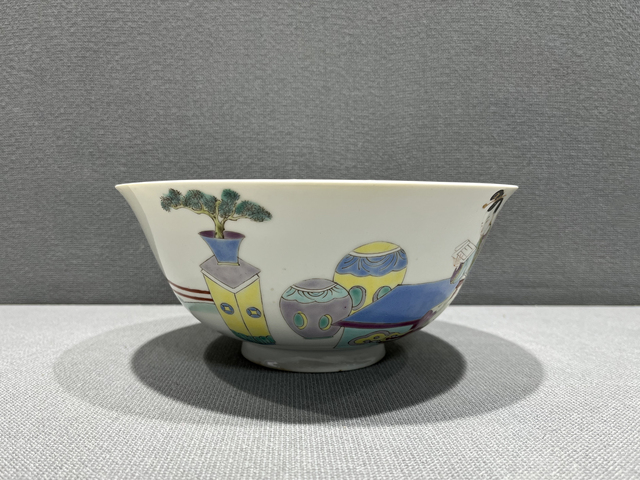 古玩陶瓷民國·“雍正年制”藍料粉彩人物紋大碗真品鑒賞圖