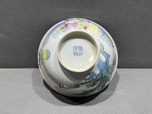 古玩陶瓷民國·“雍正年制”藍料粉彩人物紋大碗真品鑒賞圖