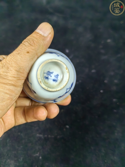 古玩陶瓷青花花卉紋杯真品鑒賞圖