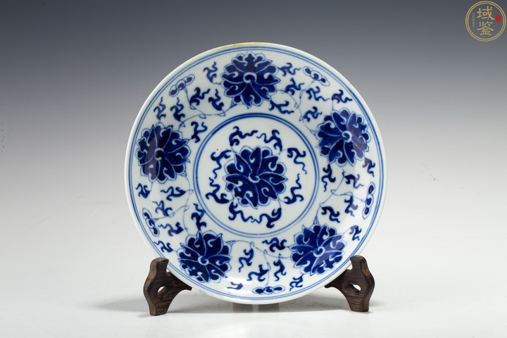 古玩陶瓷青花纏枝花卉紋盤真品鑒賞圖