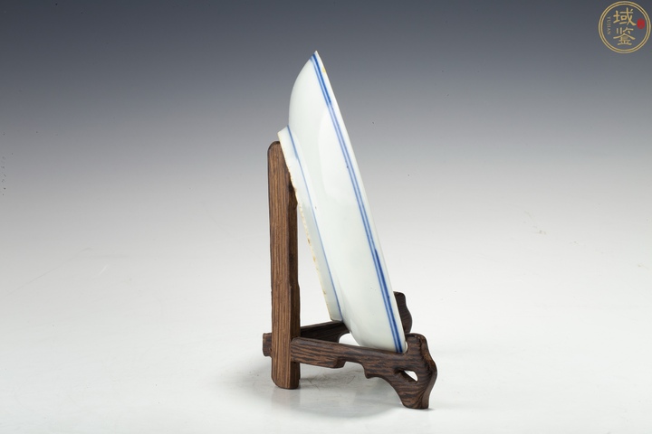 古玩陶瓷青花纏枝花卉紋盤真品鑒賞圖