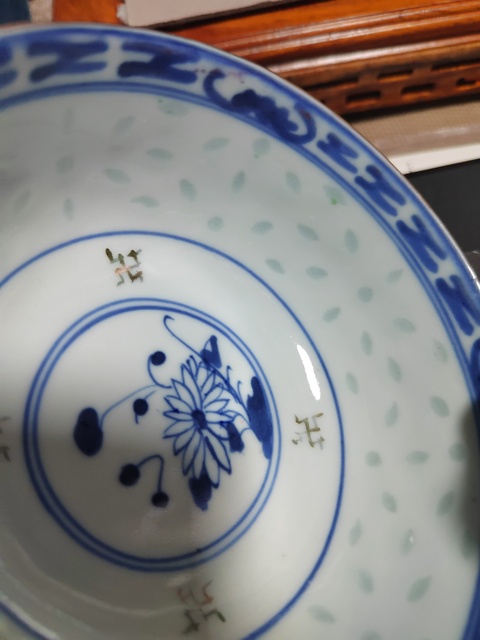 古玩陶瓷清晚期 青花玲瓏描金碗真品鑒賞圖